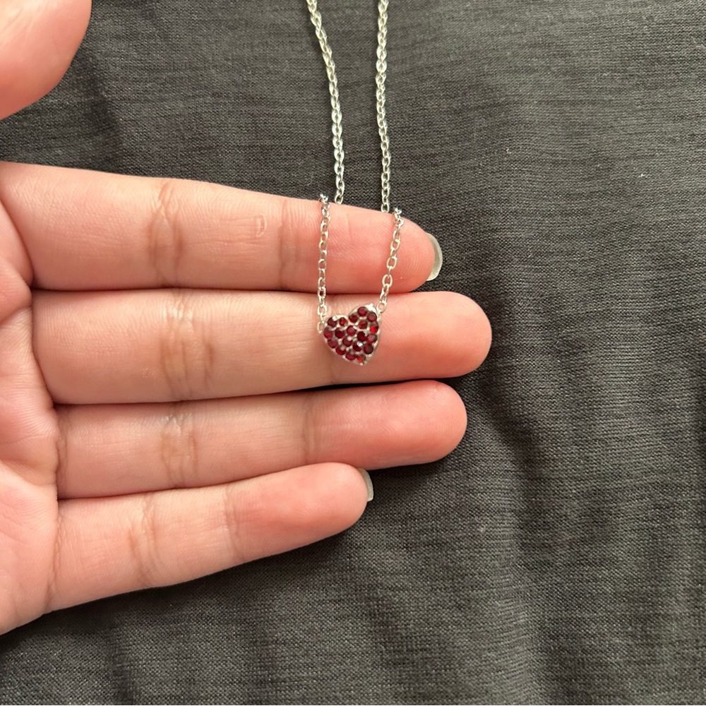Red gem heart necklace❣️